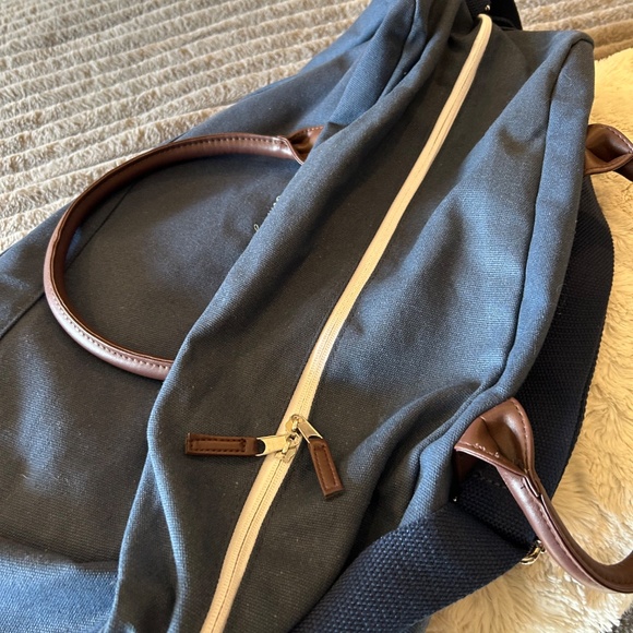 Tommy Bahama duffel bag - Picture 6 of 6